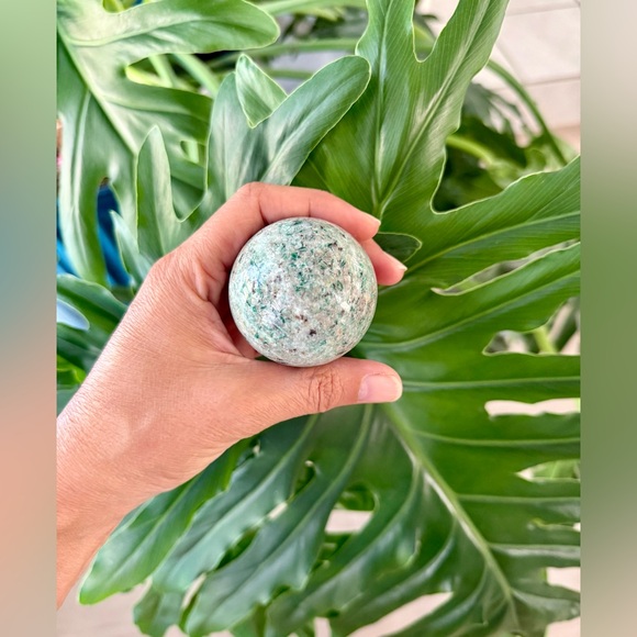 Green Kyanite sphere - Picture 5 of 6